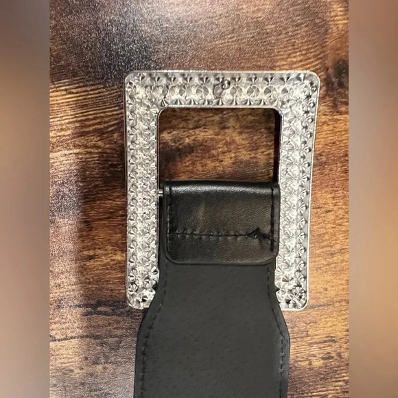 Rhinestone women’s stretch belt. Size: 28”. - Picture 7 of 11